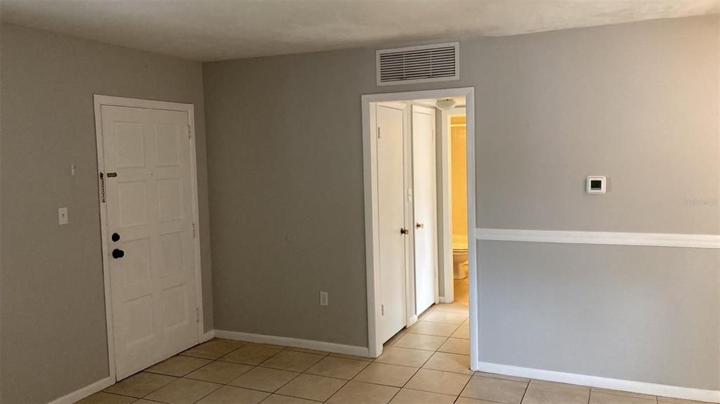 出租: $1,300 (1 贝兹, 1 浴室, 598 平方英尺)