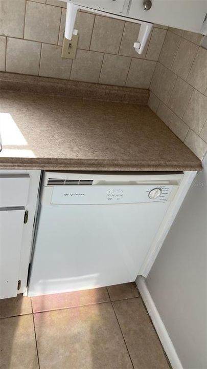 出租: $1,300 (1 贝兹, 1 浴室, 598 平方英尺)