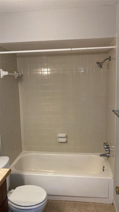 出租: $1,300 (1 贝兹, 1 浴室, 598 平方英尺)