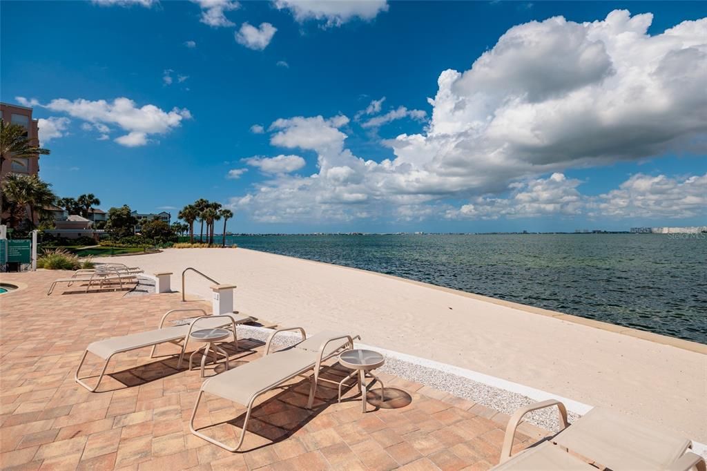 合同活跃: $1,250,000 (3 贝兹, 2 浴室, 1867 平方英尺)