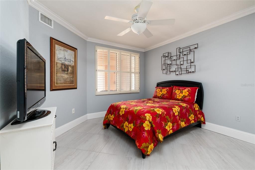 合同活跃: $1,250,000 (3 贝兹, 2 浴室, 1867 平方英尺)