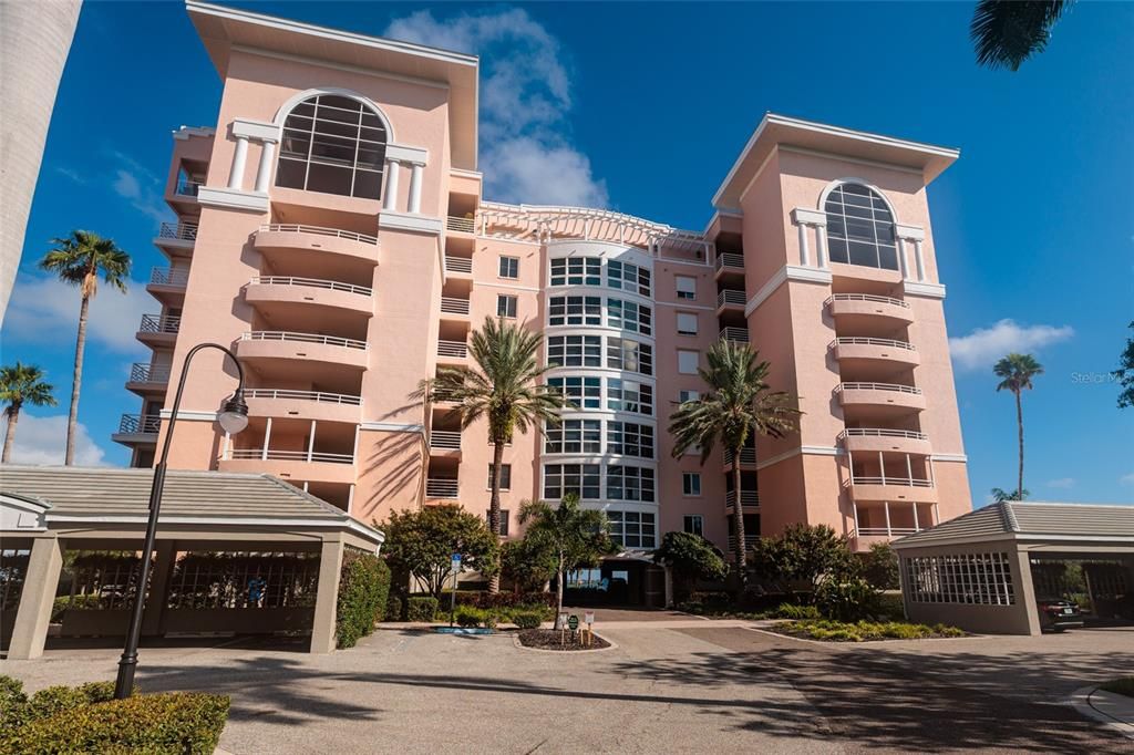 合同活跃: $1,250,000 (3 贝兹, 2 浴室, 1867 平方英尺)