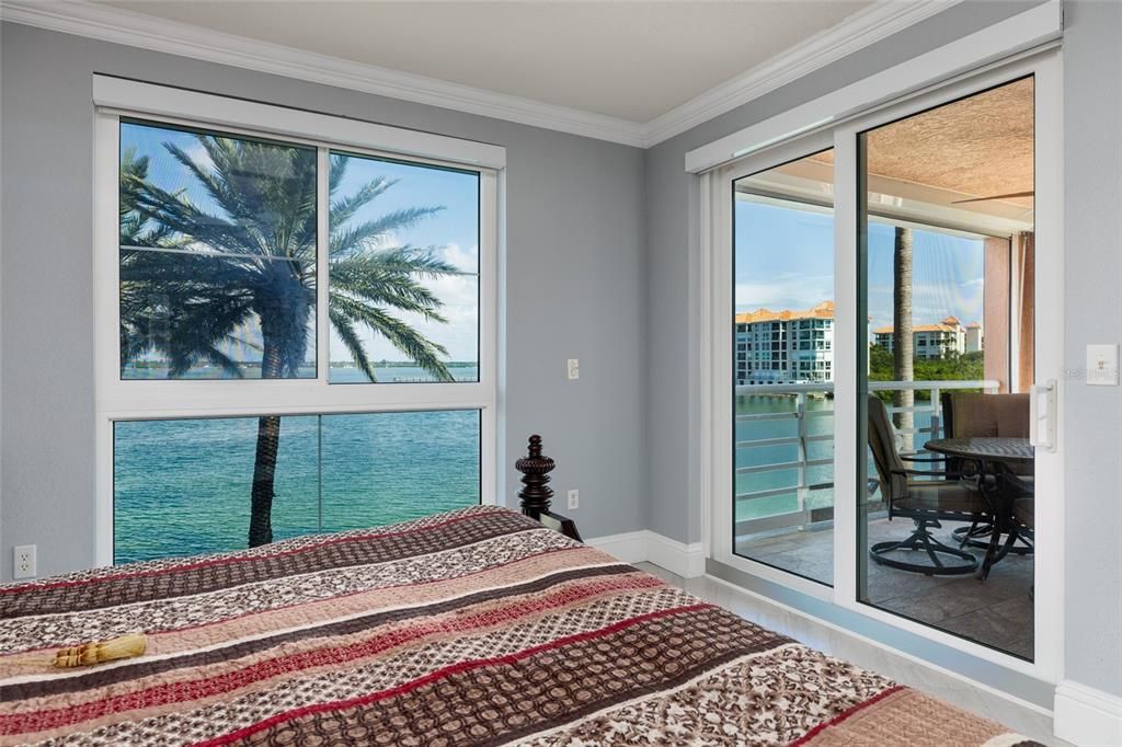 合同活跃: $1,250,000 (3 贝兹, 2 浴室, 1867 平方英尺)