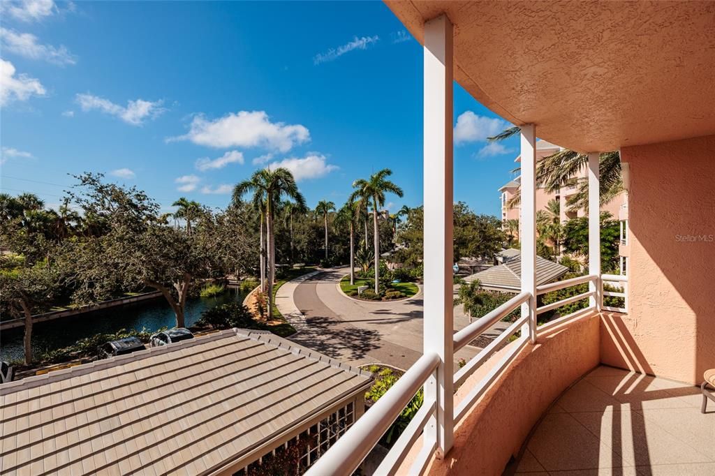 合同活跃: $1,250,000 (3 贝兹, 2 浴室, 1867 平方英尺)