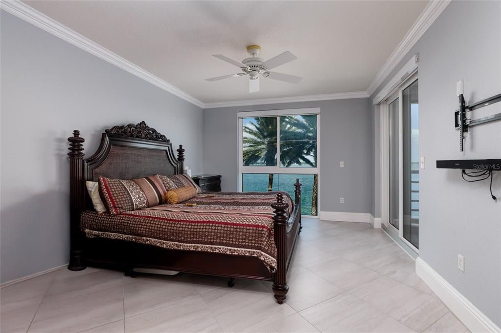 合同活跃: $1,250,000 (3 贝兹, 2 浴室, 1867 平方英尺)