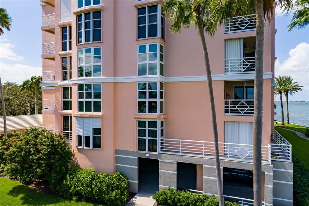 合同活跃: $1,250,000 (3 贝兹, 2 浴室, 1867 平方英尺)