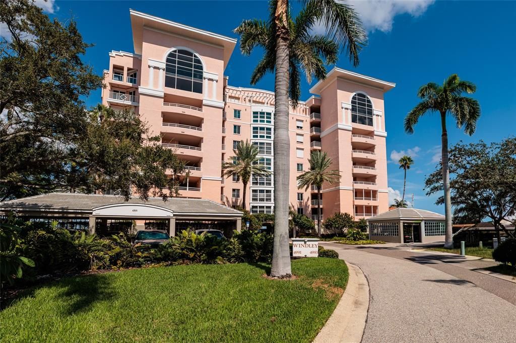 合同活跃: $1,250,000 (3 贝兹, 2 浴室, 1867 平方英尺)