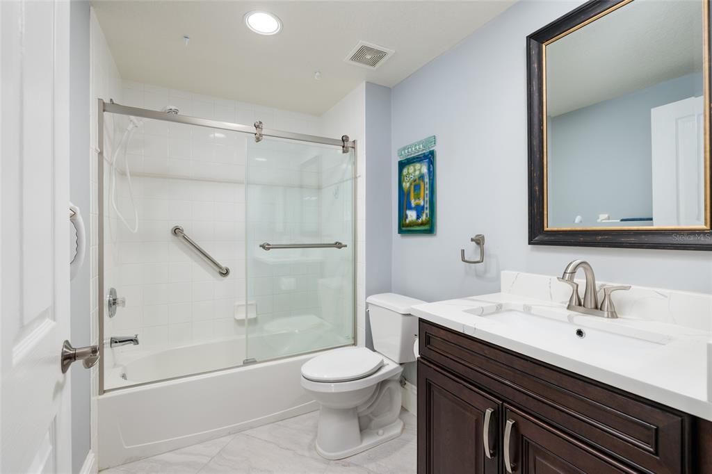 合同活跃: $1,250,000 (3 贝兹, 2 浴室, 1867 平方英尺)