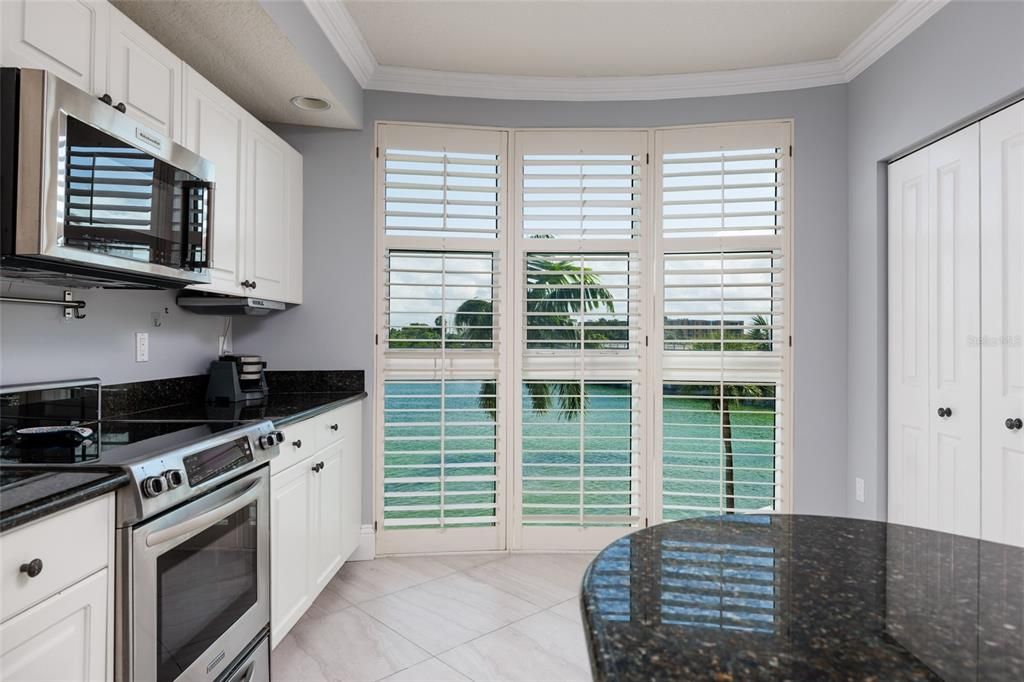 合同活跃: $1,250,000 (3 贝兹, 2 浴室, 1867 平方英尺)