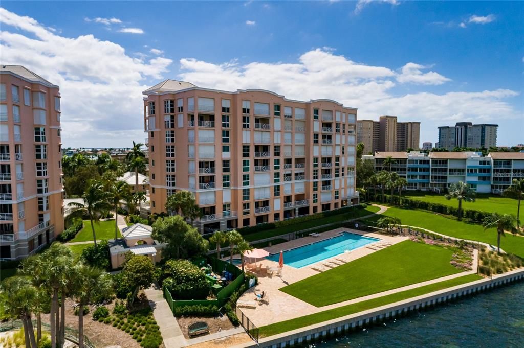 合同活跃: $1,250,000 (3 贝兹, 2 浴室, 1867 平方英尺)