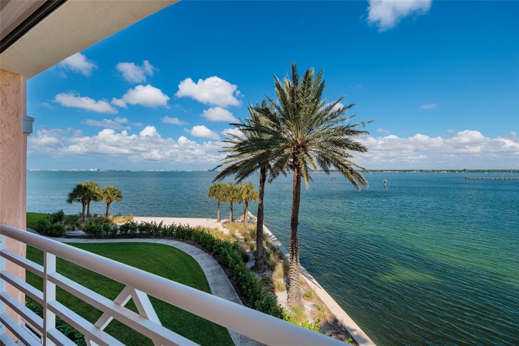 合同活跃: $1,250,000 (3 贝兹, 2 浴室, 1867 平方英尺)