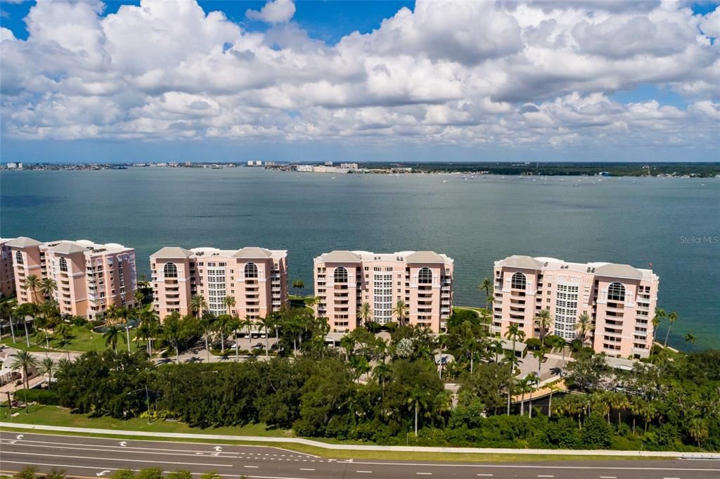 合同活跃: $1,250,000 (3 贝兹, 2 浴室, 1867 平方英尺)