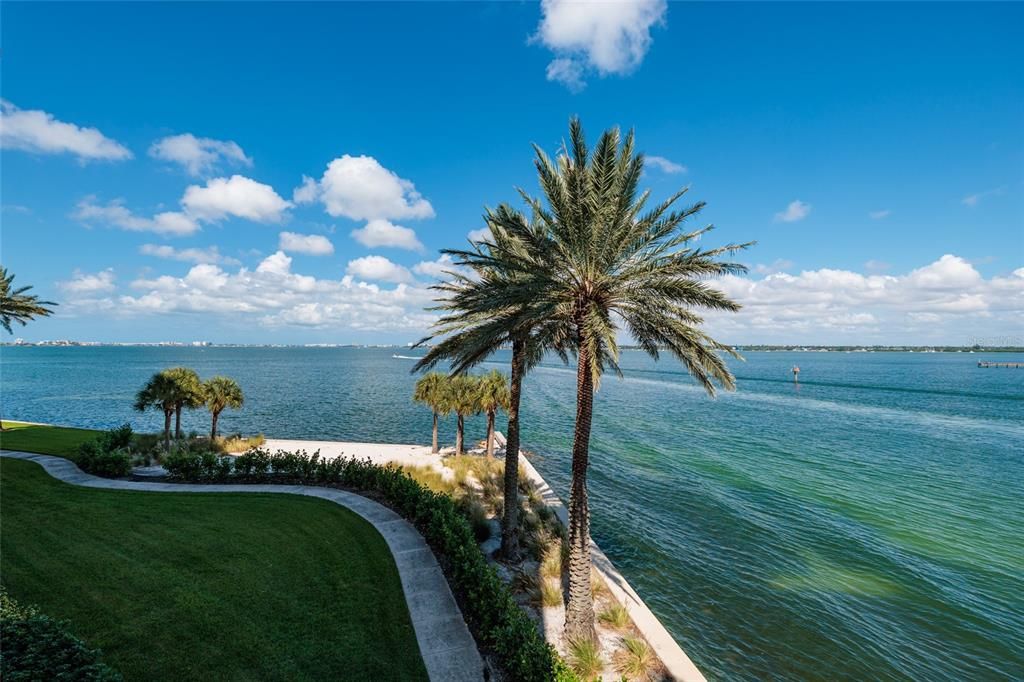 合同活跃: $1,250,000 (3 贝兹, 2 浴室, 1867 平方英尺)