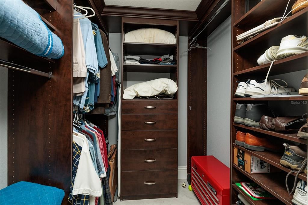 合同活跃: $1,250,000 (3 贝兹, 2 浴室, 1867 平方英尺)