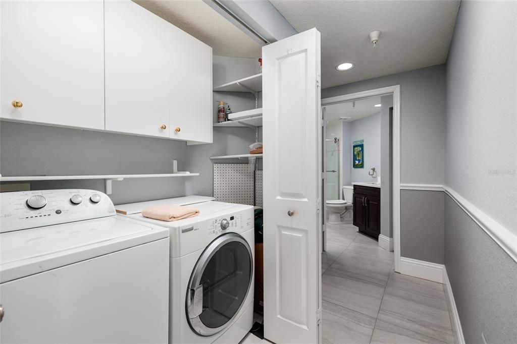 合同活跃: $1,250,000 (3 贝兹, 2 浴室, 1867 平方英尺)