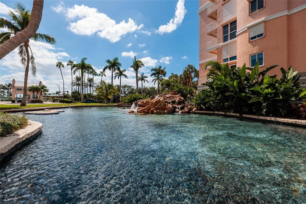 合同活跃: $1,250,000 (3 贝兹, 2 浴室, 1867 平方英尺)