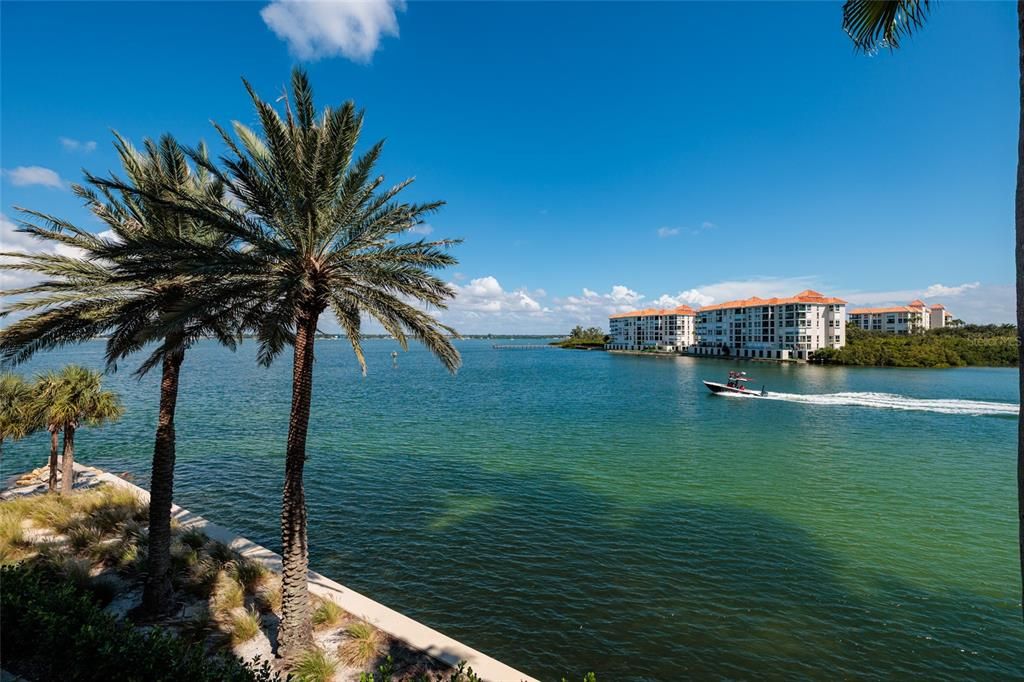 合同活跃: $1,250,000 (3 贝兹, 2 浴室, 1867 平方英尺)