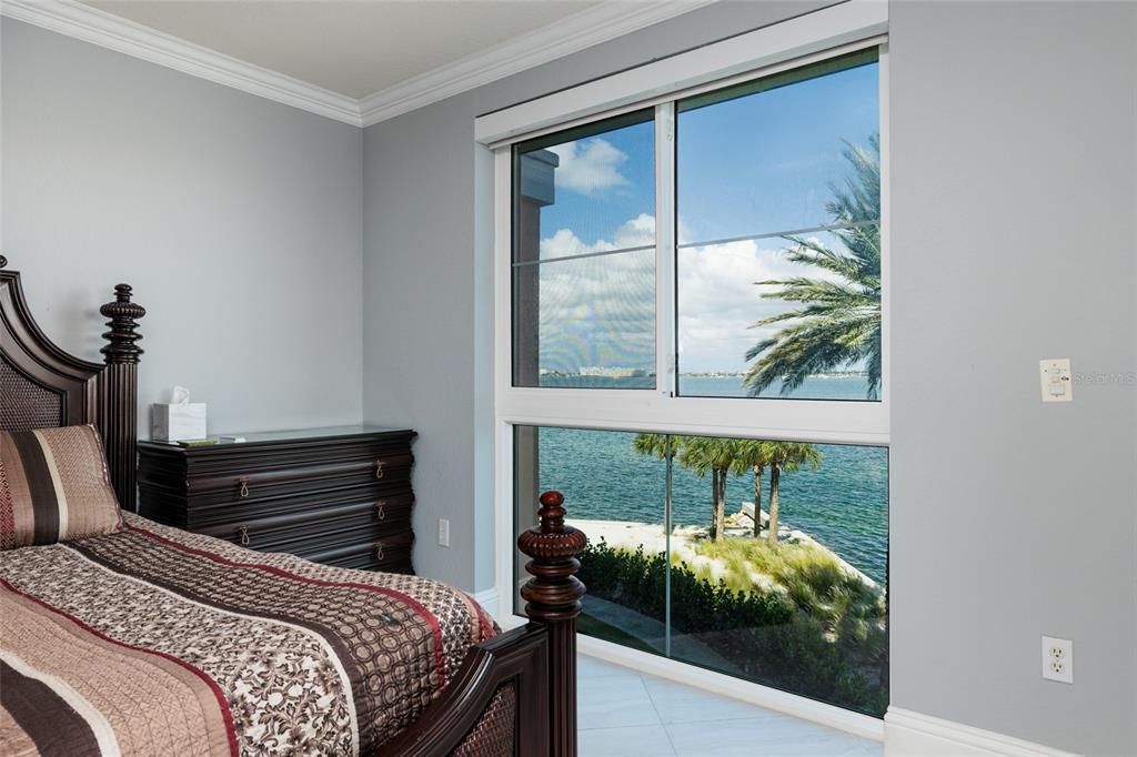 合同活跃: $1,250,000 (3 贝兹, 2 浴室, 1867 平方英尺)