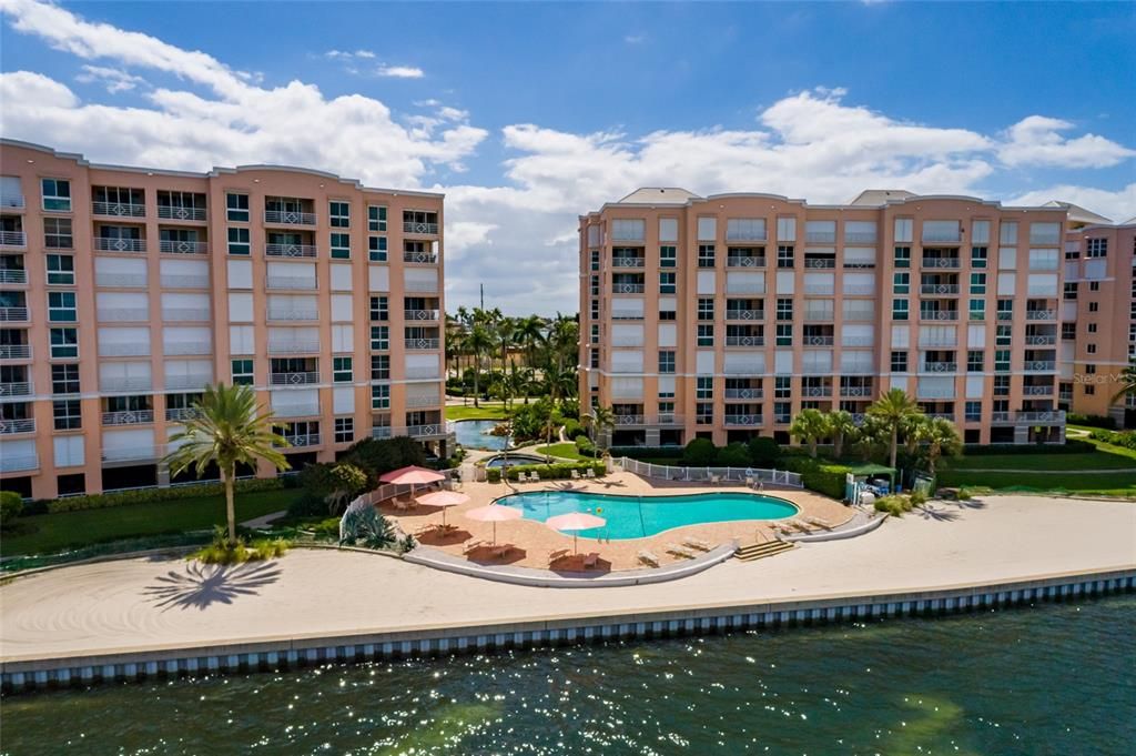 合同活跃: $1,250,000 (3 贝兹, 2 浴室, 1867 平方英尺)