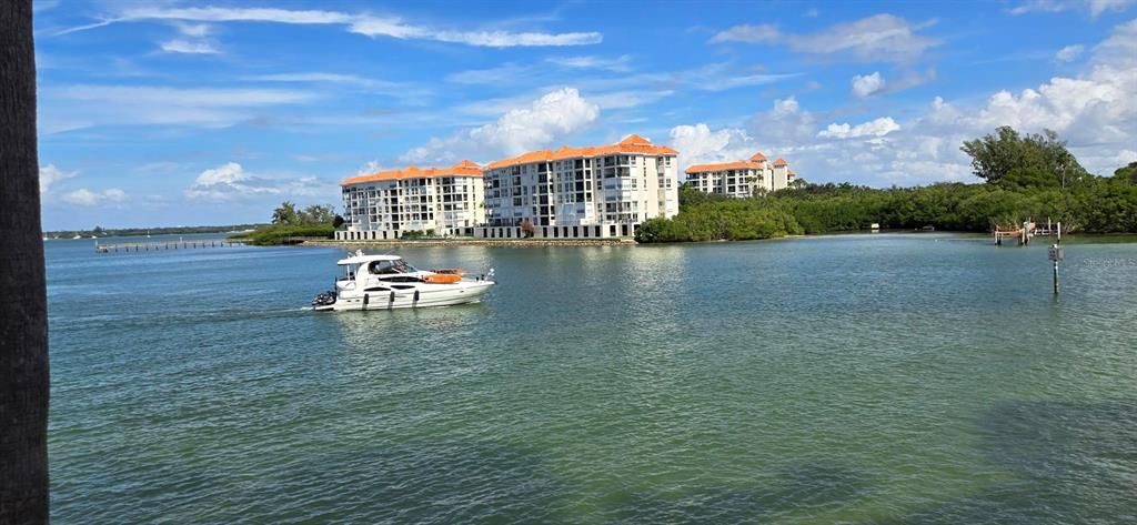 合同活跃: $1,250,000 (3 贝兹, 2 浴室, 1867 平方英尺)