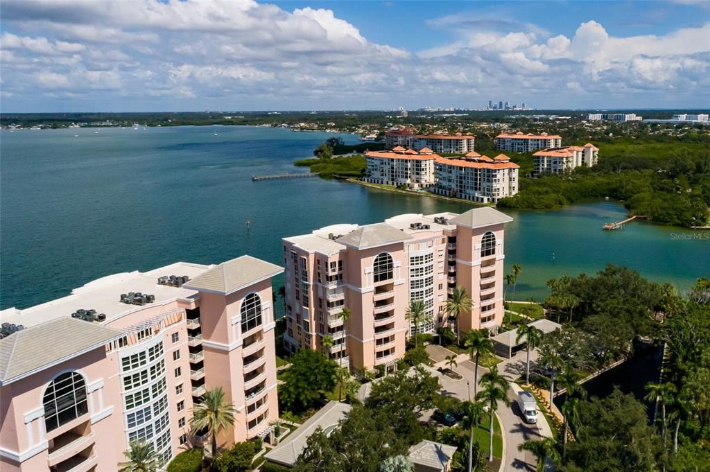 合同活跃: $1,250,000 (3 贝兹, 2 浴室, 1867 平方英尺)