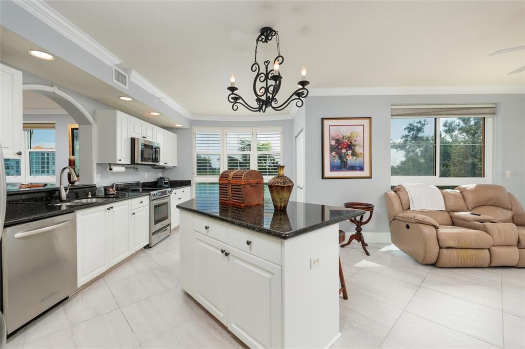 合同活跃: $1,250,000 (3 贝兹, 2 浴室, 1867 平方英尺)