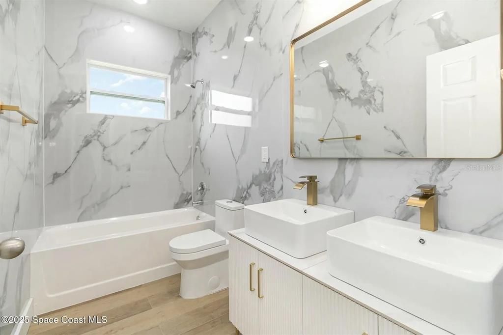 На продажу: $469,000 (4 спален, 2 ванн, 1800 Квадратных фут)