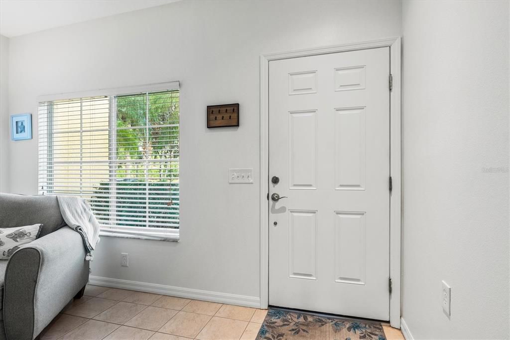 合同活跃: $239,900 (2 贝兹, 2 浴室, 1537 平方英尺)