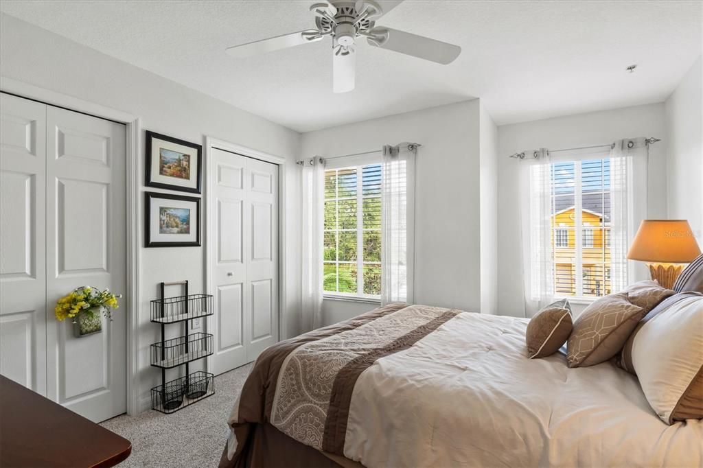 合同活跃: $239,900 (2 贝兹, 2 浴室, 1537 平方英尺)