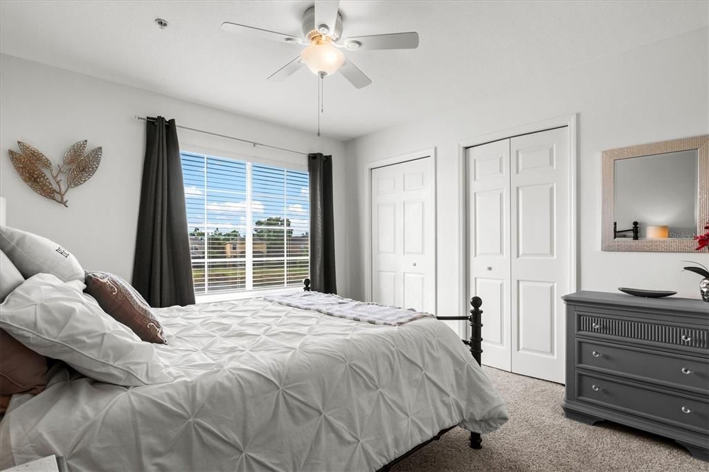 合同活跃: $239,900 (2 贝兹, 2 浴室, 1537 平方英尺)