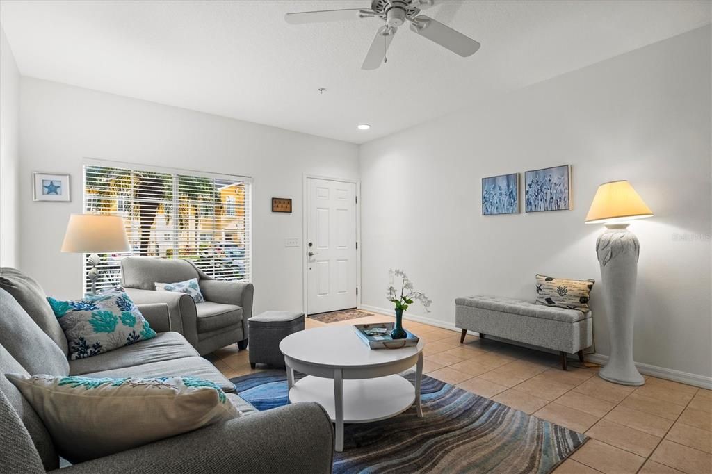 合同活跃: $239,900 (2 贝兹, 2 浴室, 1537 平方英尺)