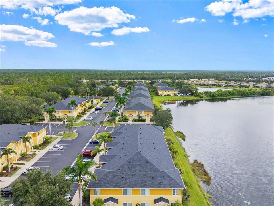 合同活跃: $239,900 (2 贝兹, 2 浴室, 1537 平方英尺)