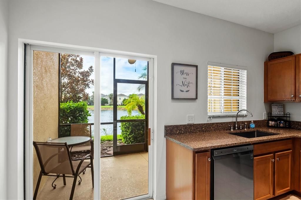 合同活跃: $239,900 (2 贝兹, 2 浴室, 1537 平方英尺)