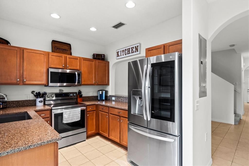 合同活跃: $239,900 (2 贝兹, 2 浴室, 1537 平方英尺)