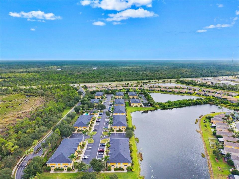 合同活跃: $239,900 (2 贝兹, 2 浴室, 1537 平方英尺)