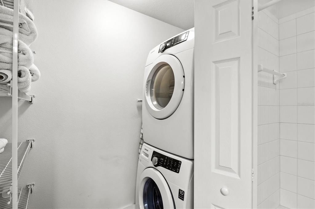 合同活跃: $239,900 (2 贝兹, 2 浴室, 1537 平方英尺)