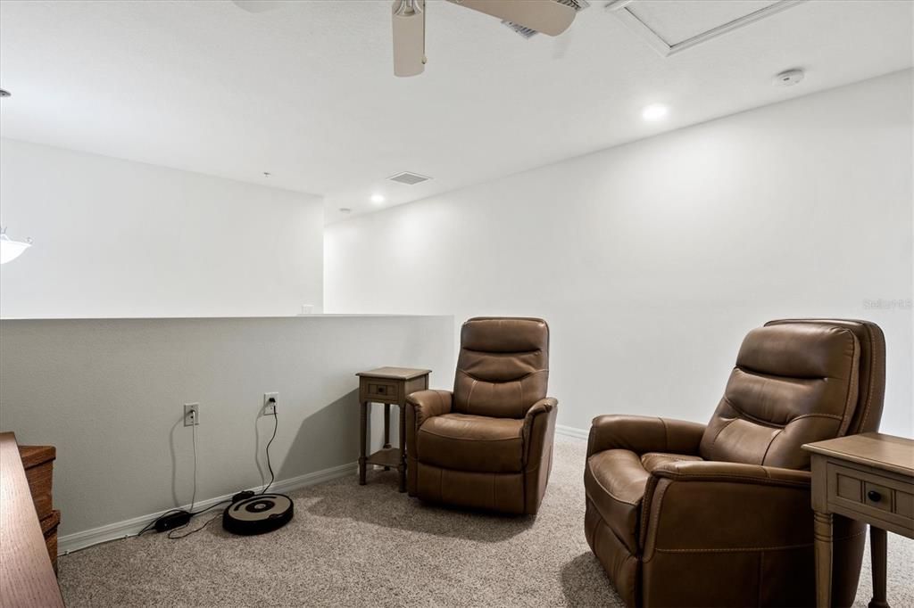 合同活跃: $239,900 (2 贝兹, 2 浴室, 1537 平方英尺)