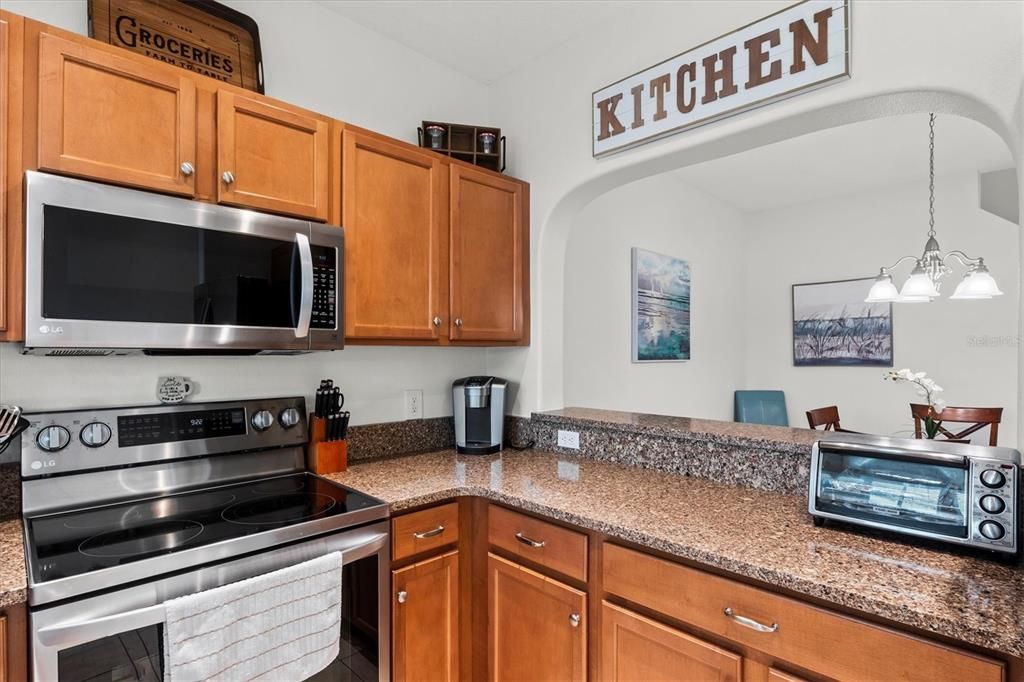 合同活跃: $239,900 (2 贝兹, 2 浴室, 1537 平方英尺)