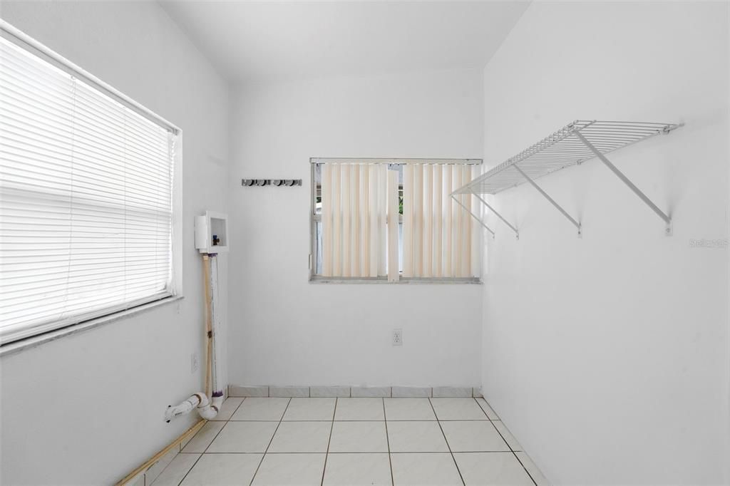 合同活跃: $399,900 (4 贝兹, 3 浴室, 1514 平方英尺)