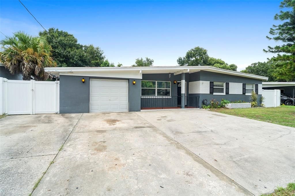 合同活跃: $399,900 (4 贝兹, 3 浴室, 1514 平方英尺)