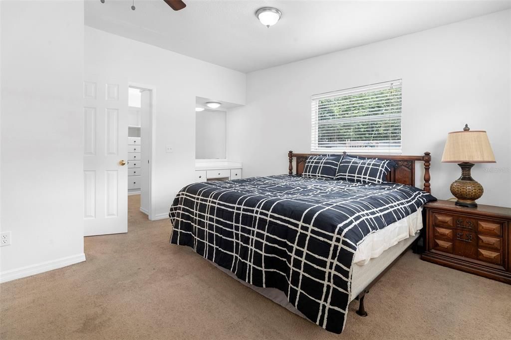 合同活跃: $399,900 (4 贝兹, 3 浴室, 1514 平方英尺)