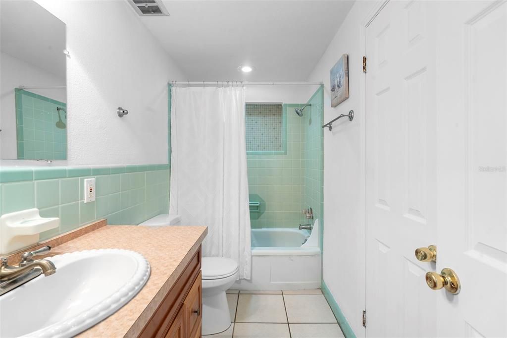 合同活跃: $399,900 (4 贝兹, 3 浴室, 1514 平方英尺)