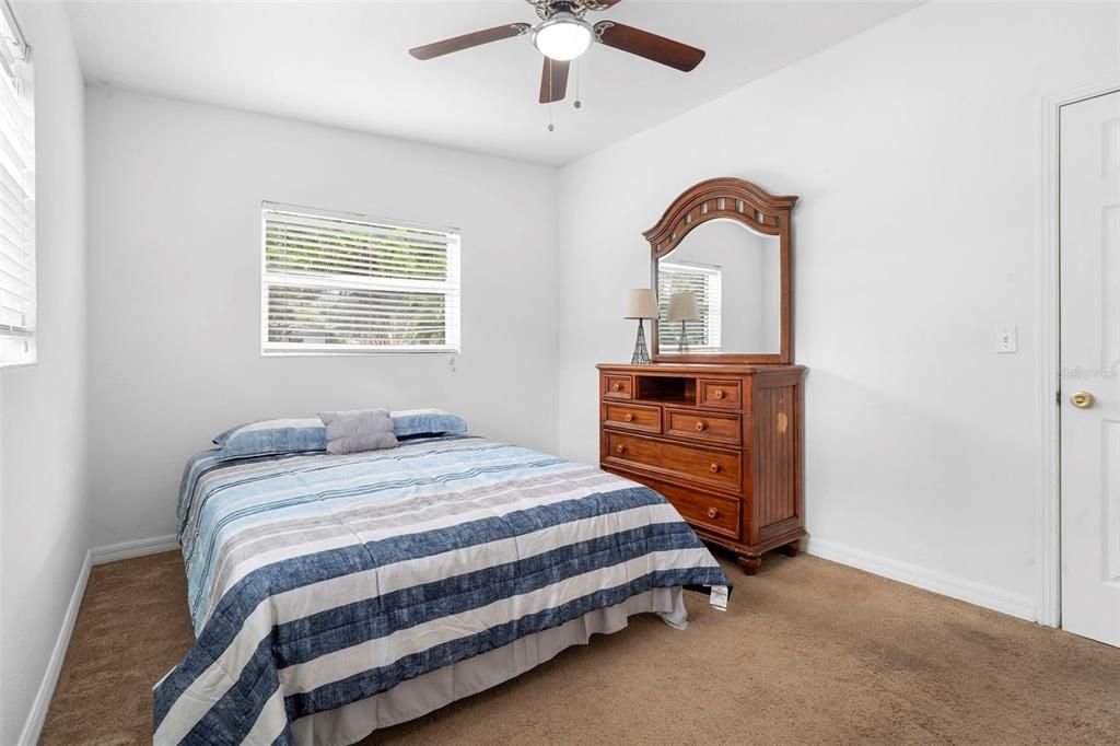 合同活跃: $399,900 (4 贝兹, 3 浴室, 1514 平方英尺)