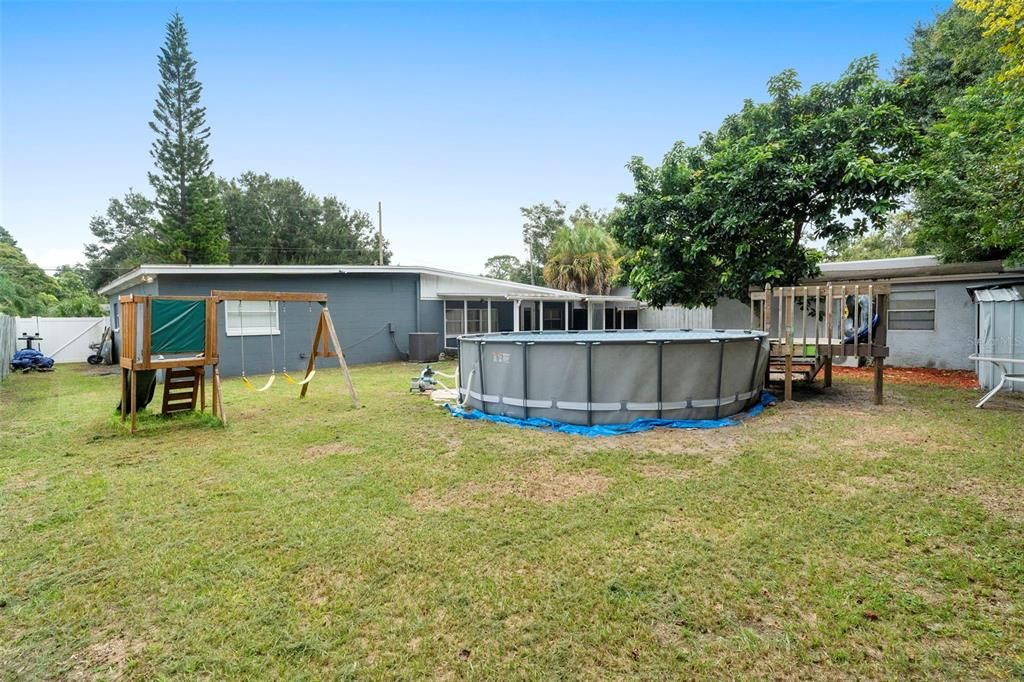 合同活跃: $399,900 (4 贝兹, 3 浴室, 1514 平方英尺)