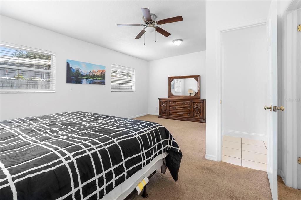 合同活跃: $399,900 (4 贝兹, 3 浴室, 1514 平方英尺)