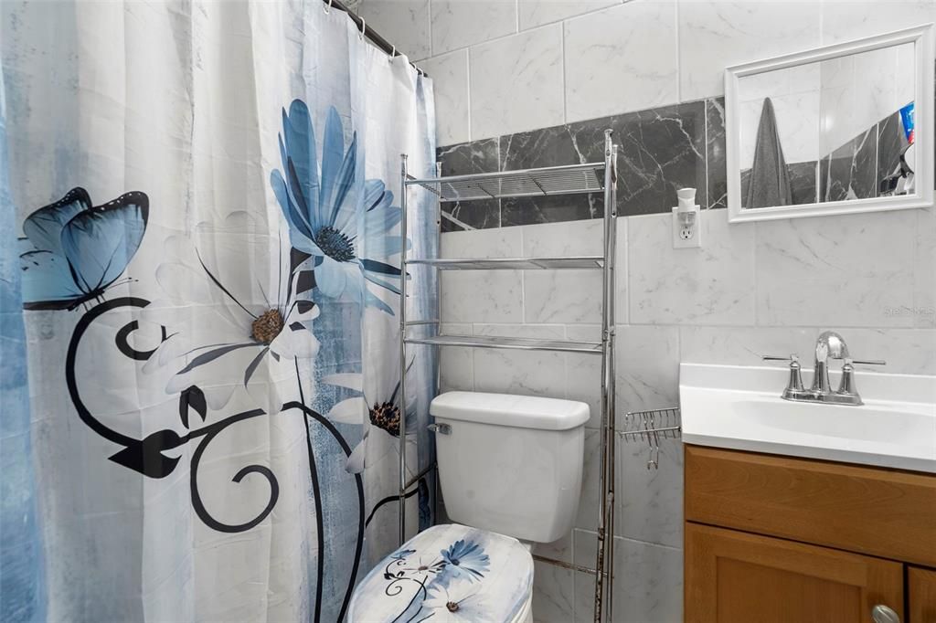 合同活跃: $399,900 (4 贝兹, 3 浴室, 1514 平方英尺)