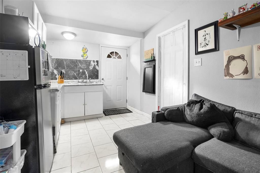 合同活跃: $399,900 (4 贝兹, 3 浴室, 1514 平方英尺)