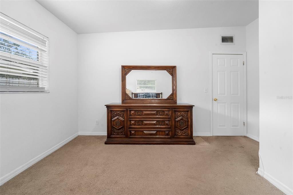 合同活跃: $399,900 (4 贝兹, 3 浴室, 1514 平方英尺)