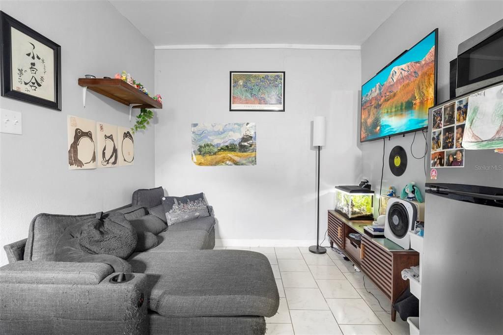 合同活跃: $399,900 (4 贝兹, 3 浴室, 1514 平方英尺)