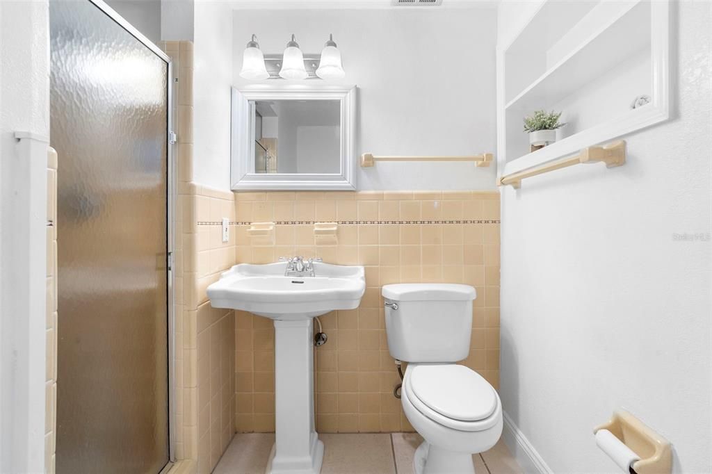 合同活跃: $399,900 (4 贝兹, 3 浴室, 1514 平方英尺)